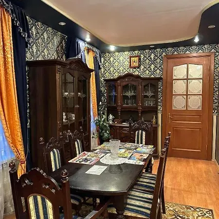 Elegant In The Center *