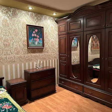 Elegant In The Center Apartment