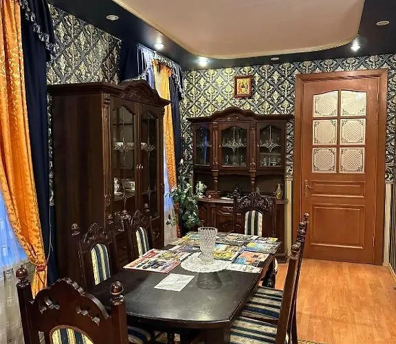 Elegant In The Center *